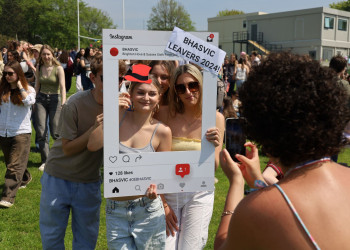 BHASVIC Leavers celebrate with having their photo taken