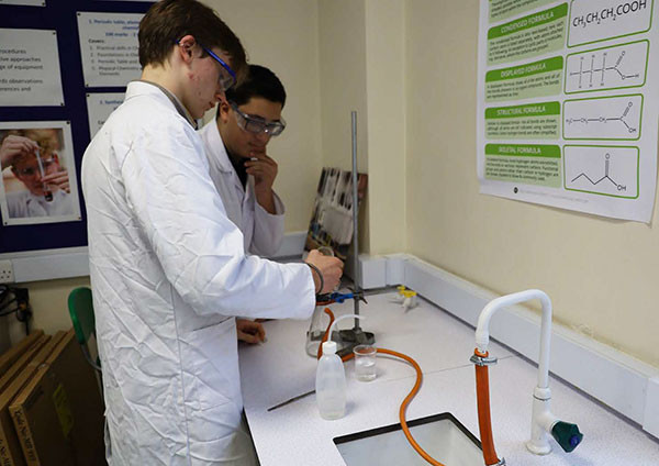 Hector and George set up their purification using reduced pressure vacuum filtration.