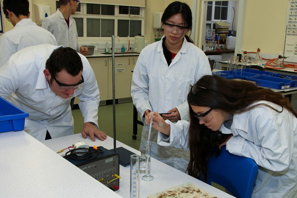 Toby, Yilling and Amber check each other’s precision before connecting the electrodes up! Everything has to be added carefully in the right order.