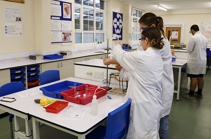 Summer and Olivia set up their refluxing apparatus