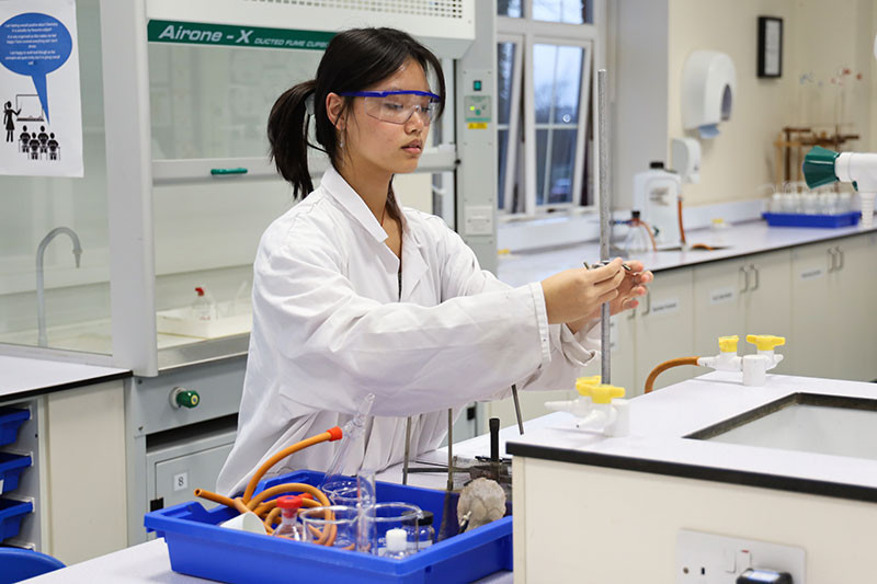 GuoTing sets up her refluxing apparatus prior to collecting her reagents.